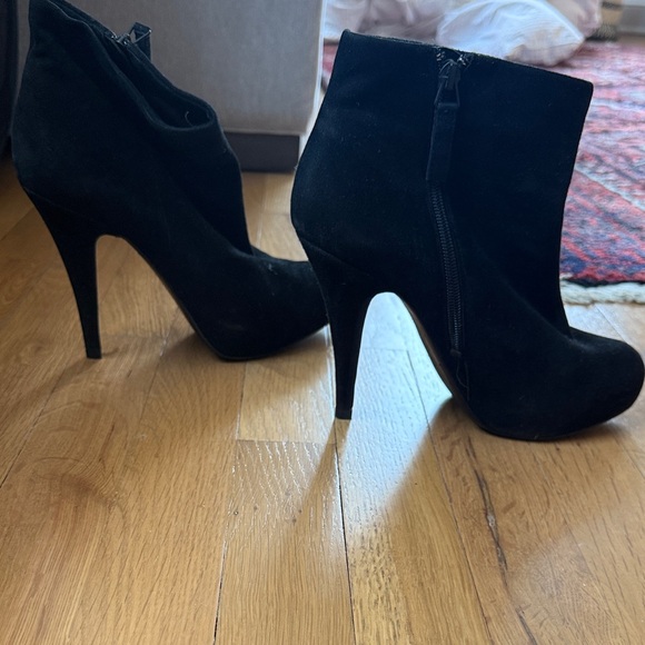 Rosegold Black ankle bootie/boots Black Heeled Boots BRAND new! Gorgeous suede. - Picture 1 of 13